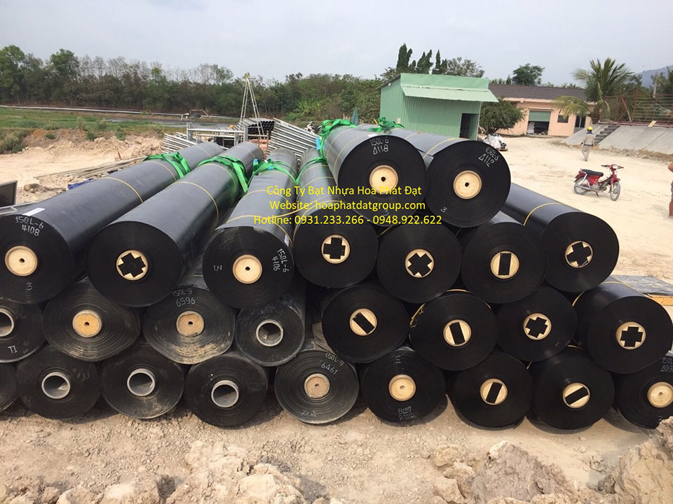 Báo giá bán lẻ màng bạt nhựa chống thấm HDPE màu xanh đen lót ao hồ bờ ao chứa nước giá rẻ tại Đồng Xoài Bình Phước