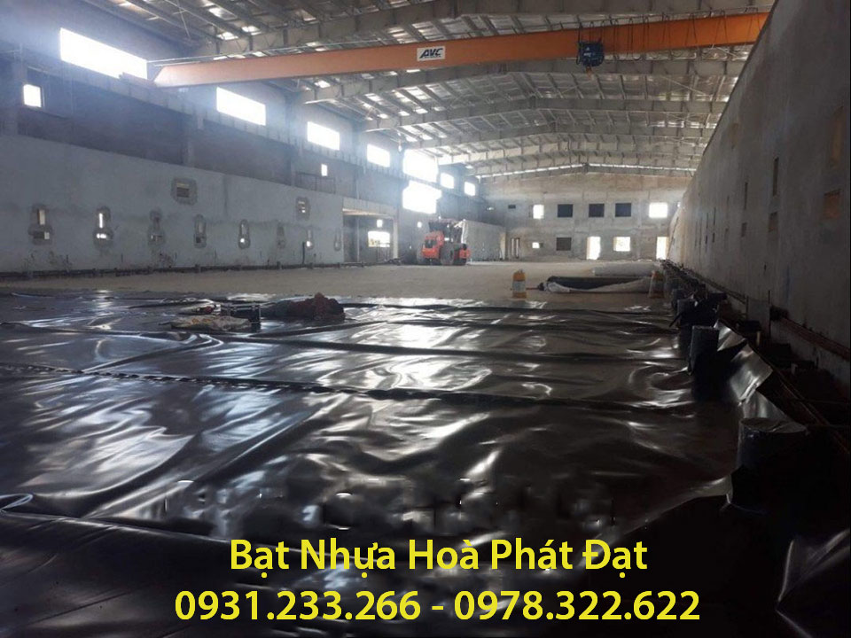 Báo giá bán lẻ màng bạt nhựa chống thấm HDPE màu xanh đen lót ao hồ bờ ao chứa nước giá rẻ tại Hà Nội