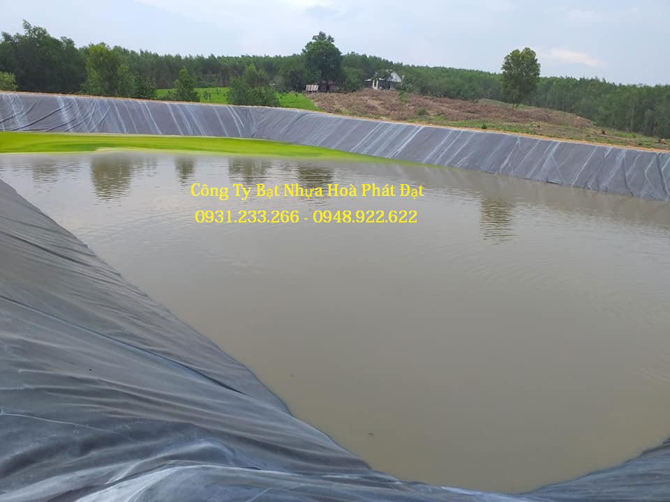 Báo giá bán lẻ màng bạt nhựa chống thấm HDPE màu xanh đen lót ao hồ bờ ao chứa nước giá rẻ tại Vĩnh Long
