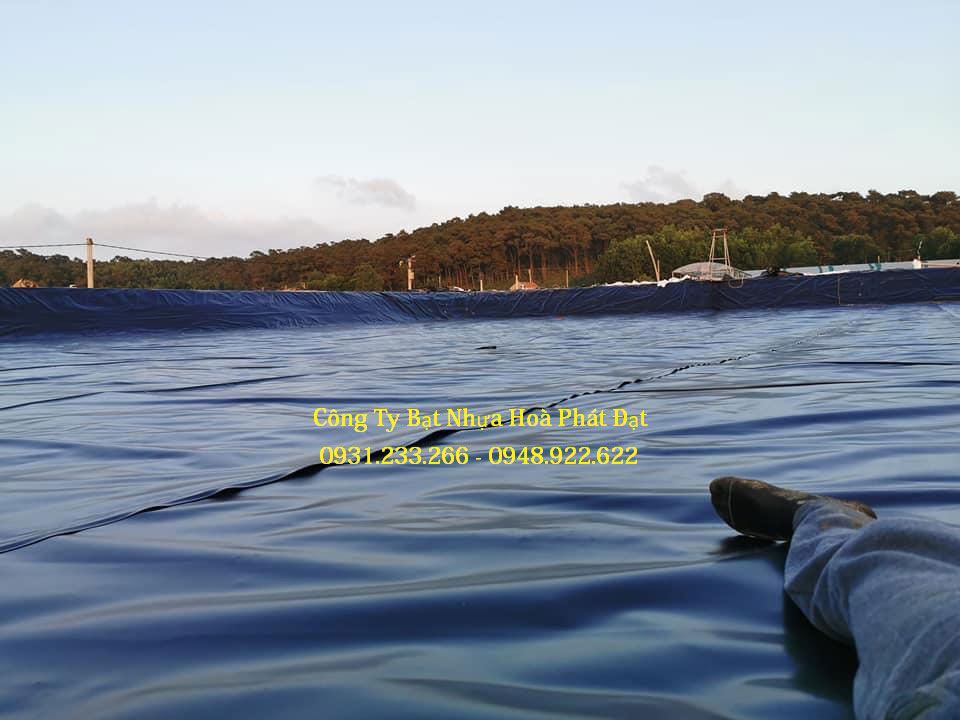 Báo giá bán lẻ màng bạt nhựa chống thấm HDPE màu xanh đen lót ao hồ bờ ao chứa nước giá rẻ tại Hoà Bình